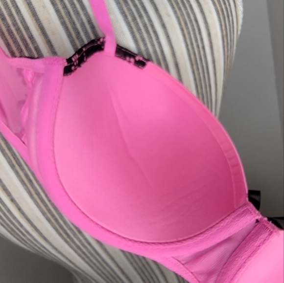 Victoria's Secret Balconet Underwire Bra - Picture 6 of 9